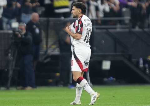 Yuri marca após falhar em cavadinha, mas Corinthians toma virada do Flamengo