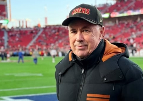 Carlo Ancelotti vai a jogo da NFL e celebra experiência