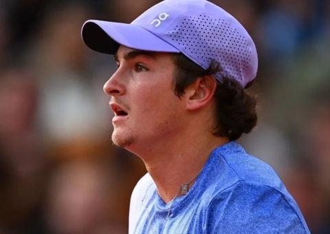 João Fonseca bate 'dono da casa' e vai à terceira fase de Roland Garros