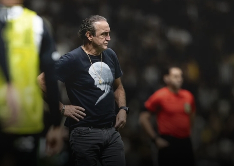 Atlético-MG demite Cuca após maus resultados e derrota para o Cruzeiro