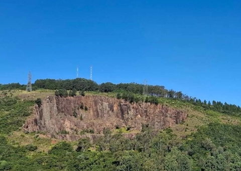 Grupo religioso com 17 pessoas se perde em morro e é resgatado após 10 horas