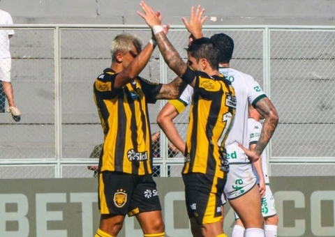 Amazonas perde por 3 a 1 para a Chapecoense e continua no Z4 da Série B