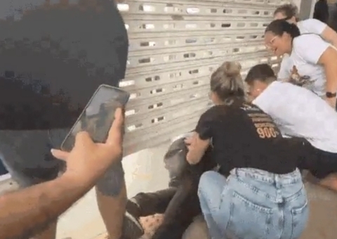 Candidato é 'empurrado' por baixo de portão e quase perde Enem; vídeo