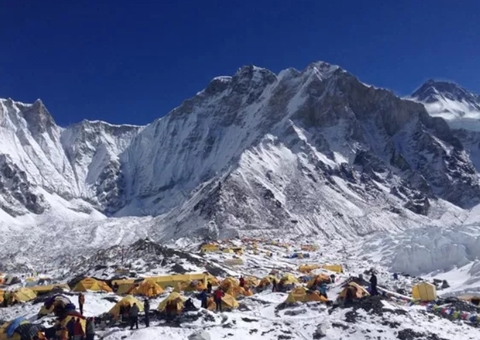 Alpinistas morrem após avalanche nas montanhas do Himalaia, no Nepal