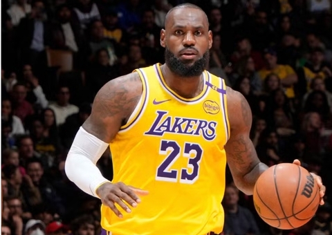 Após seca, LeBron faz bola de três e se torna o sétimo maior da história da NBA no quesito