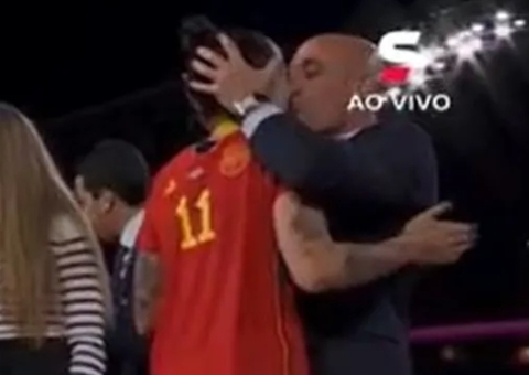 Em julgamento de assédio na Copa, Hermoso diz: 'Não deveria ter me beijado'