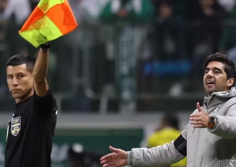 Abel Ferreira rebate críticas e emplaca promessas no Palmeiras