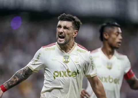 Flamengo cede empate ao Ceará, mas segue na liderança do Brasileirão