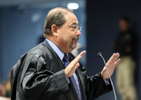 Defesa de Bolsonaro cita passado de Zanin como advogado de Lula em julgamento