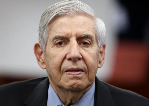 Defesa aponta erro e diz que Augusto Heleno foi diagnosticado com Alzheimer este ano