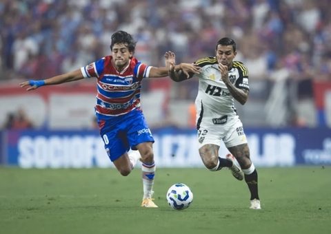 Fortaleza vence Atlético-MG e fica a um ponto do Santos no Brasileirão
