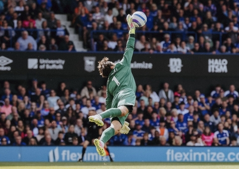West Ham é multado por cânticos homofóbicos em jogo contra o Chelsea