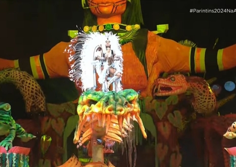 Com toada que viralizou no BBB, Isabelle se transforma em gavião em Parintins