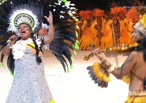 Márcia Siqueira canta toada e enaltece presença feminina no Festival com direito a violino
