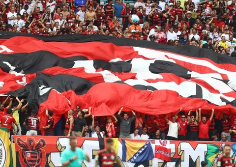 'Flamengo tem os melhores torcedores do mundo', diz lenda do futebol inglês