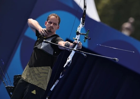 Marcus D'Almeida e Ana Luiza Caetano se garantem nas oitavas do tiro com arco