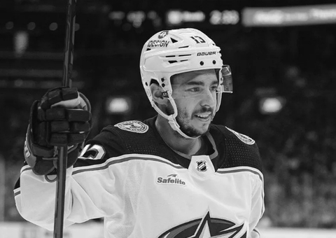 Jogador da NHL e irmão morrem em acidente um dia antes de casamento da irmã