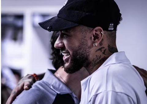 Neymar chega ao Brasil para ser apresentado como reforço do Santos