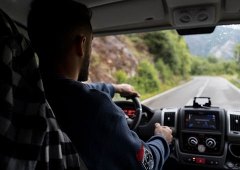 Empresa é condenada por demitir caminhoneiro por ir ao banheiro no Amazonas