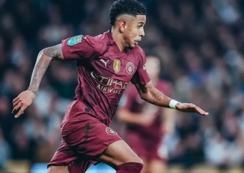 Atacante da Seleção deixa o campo chorando e vira preocupação para Dorival