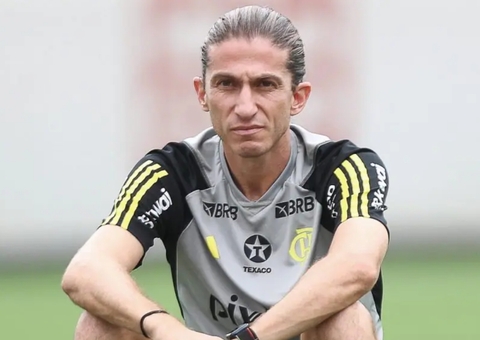 Filipe Luís explica mexidas e fala sobre empate do Flamengo
