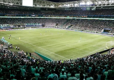 Tiago Nunes aponta soberba e critica gramado do Allianz: 'Pátio de colégio'