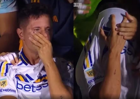 Ex-United e PSG, reforço do Boca sai chorando de campo após 5 minutos