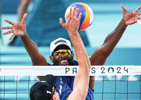 Evandro e Arthur vencem mais uma e avançam às oitavas no vôlei de praia