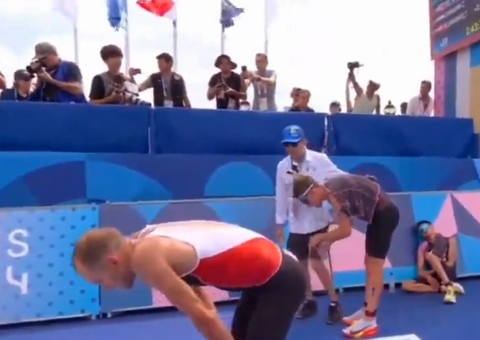 De vômitos a desmaios: atletas sofrem após triatlo em Paris; vídeo