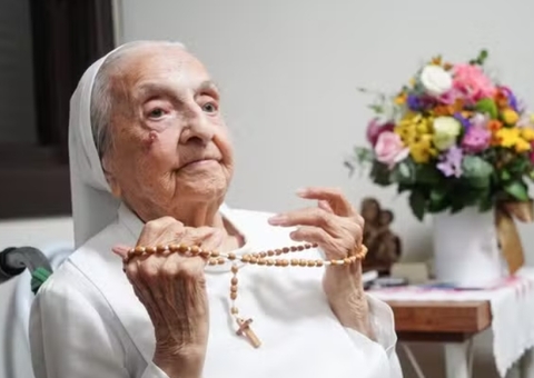 Com 116 anos, freira brasileira se torna a pessoa mais velha do mundo