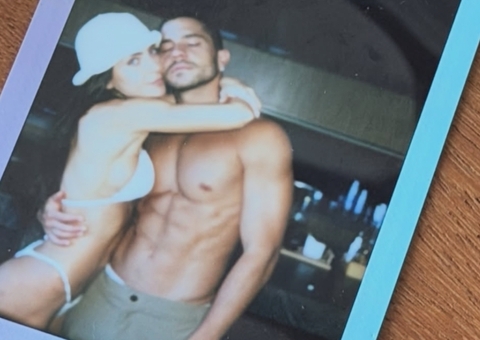 Jade Picon publica foto agarradinha e assume romance com André Lamoglia