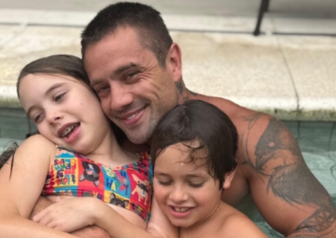 Rafael Cardoso retoma convivência com filhos e faz desabafo nas redes