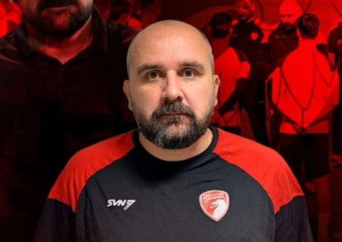 Técnico morre após ter parada cardíaca durante jogo na Sérvia