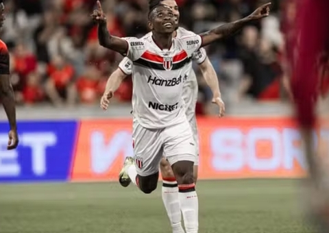 Botafogo-SP goleia Athletico-PR de virada e vence a primeira na Série B