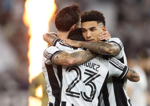 Botafogo vence o Ceará no adeus de Igor Jesus ao Nilton Santos