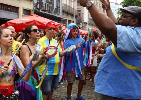 Blocos saem às ruas na abertura não oficial do Carnaval do Rio
