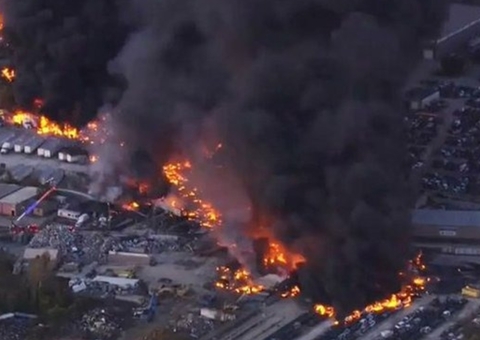 Avião de carga cai e explode nos EUA; sete mortes são confirmadas