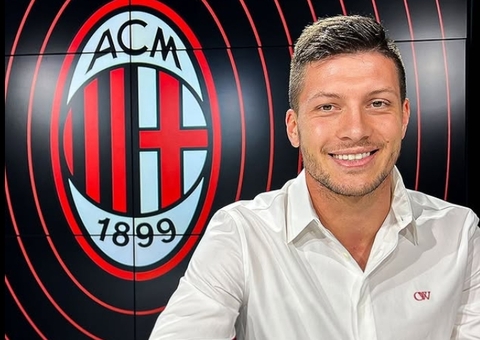 Botafogo negocia com Jović, atacante do Milan