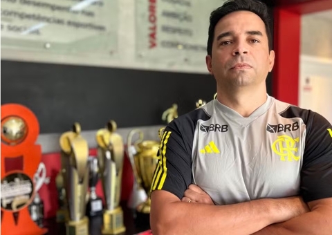 Conheça Cleber dos Santos, técnico que vai comandar o Flamengo no Carioca