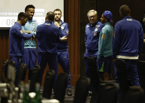 Seleção se apresenta na Coreia e faz primeiro treino para amistosos de outubro