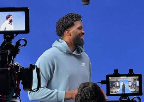  Embiid é suspenso por empurrão a jornalista e vai perder R$ 6 milhões