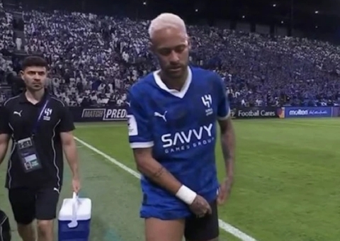 Neymar tem lesão muscular e vai ficar pelo menos um mês fora