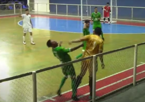Goleiro que agrediu jogador reconhece erro e desabafa