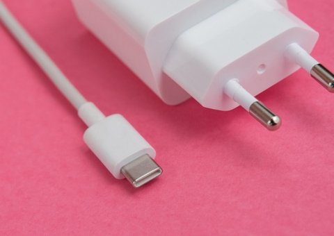 Juiz condena Apple por prática de "desplugue da legalidade"  ao vender iPhone