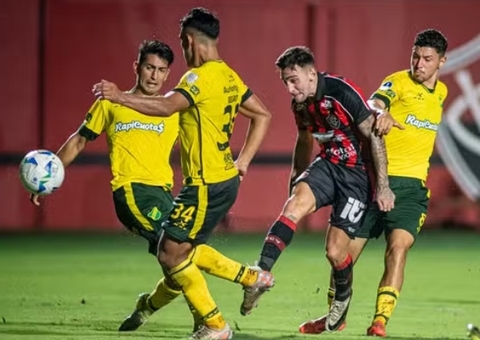 Vitória e Defensa y Justicia empatam e se complicam na Sul-Americana