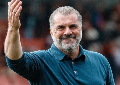 Tottenham demite técnico Postecoglou após título da Europa League
