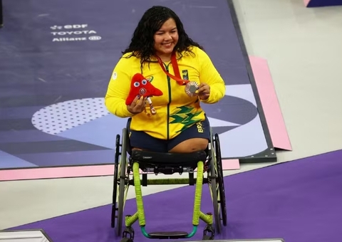 Amazonense Maria de Fátima conquista o bronze no halterofilismo em Paris