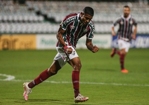 Algoz do Botafogo anuncia contratação de John Kennedy