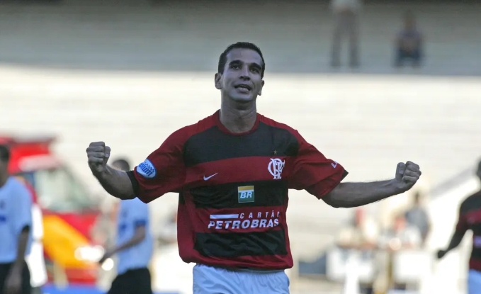 Após ser vice, ex-jogador do Flamengo é eleito prefeito pelo PT em MG