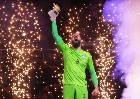Goleiro do Brasil é eleito 'Luva de Ouro' na Copa do Mundo de Futsal